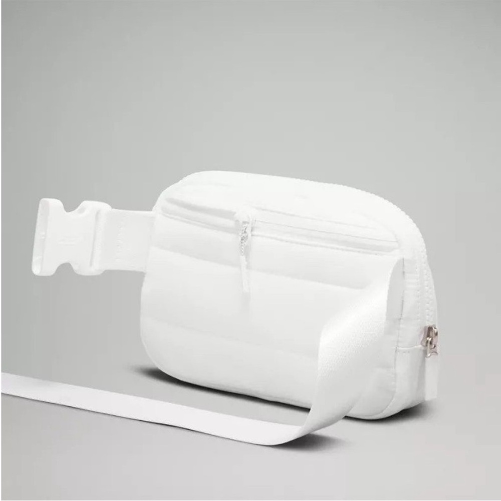 NEW⭐️LULULEMON Everywhere Belt Bag Large Wunder Puff 2L. Tote included. White. - Picture 3 of 9